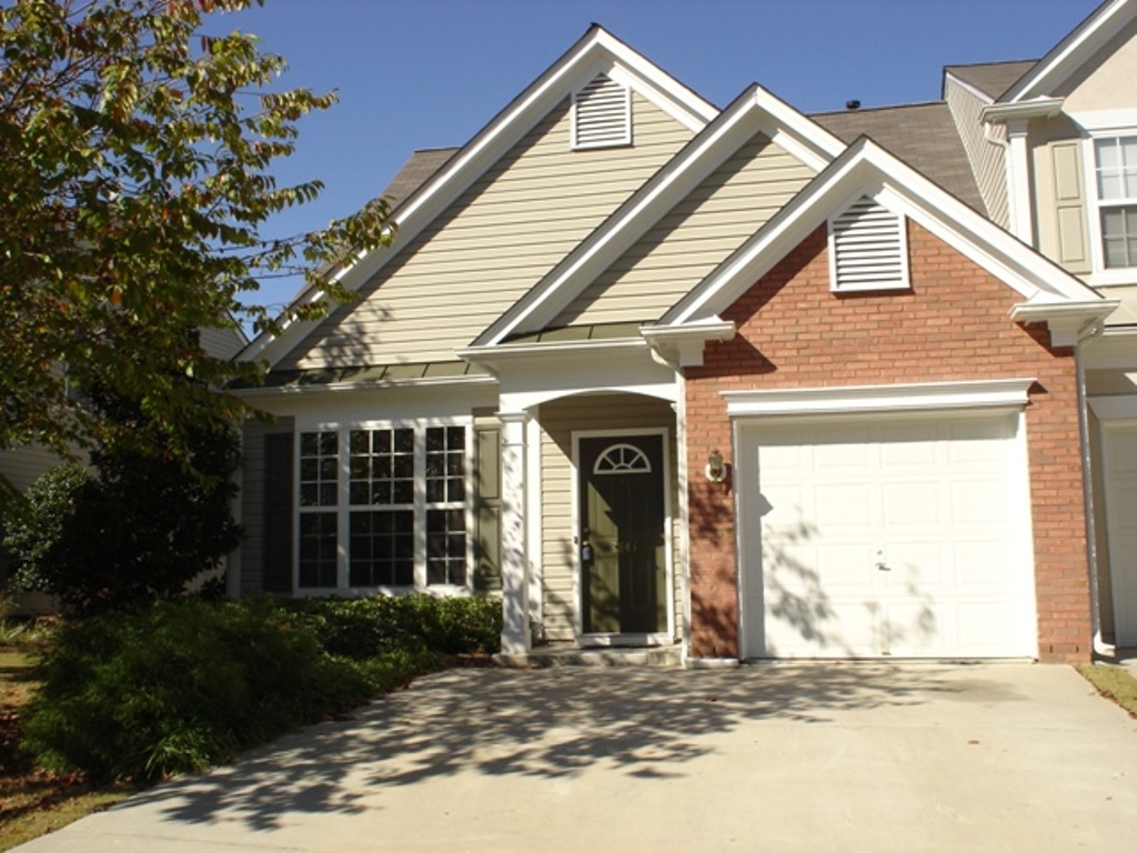 2841 Ashleigh Ln, 3BR/2.5BA Townhome for Lease in Alpharetta at $2,500/month